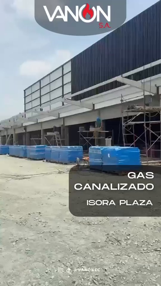 Recorrido visual por un edificio comercial en obra. El video presenta gas canalizado.